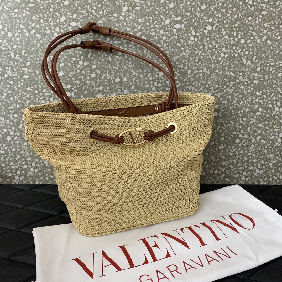 Valentino Garavani Escape Large Shoulder Bag in Synthetic Raffia 